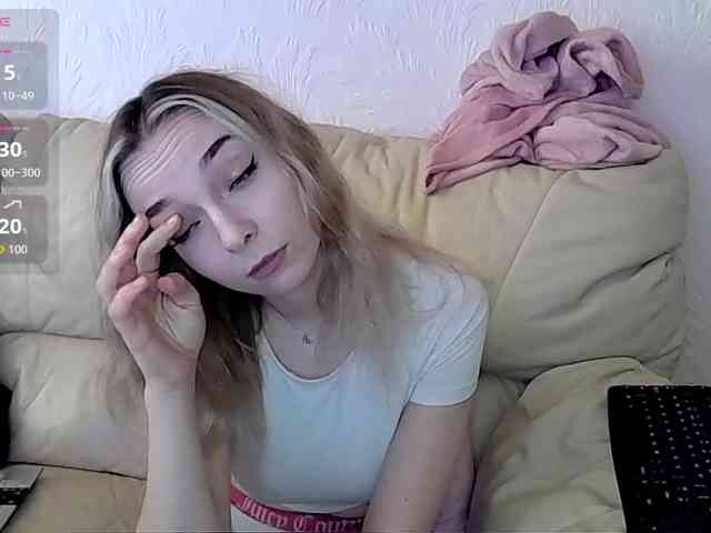 Almondmilka webcam