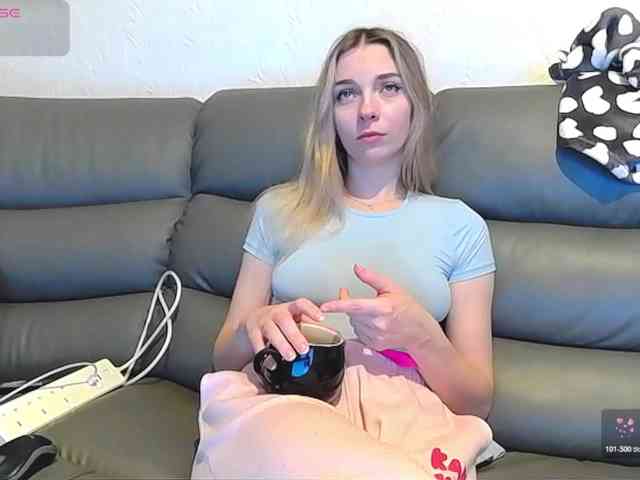 Almondmilka webcam