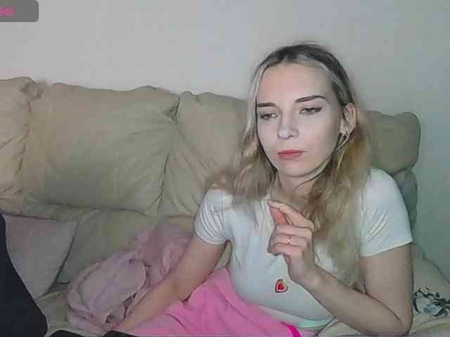 Almondmilka webcam