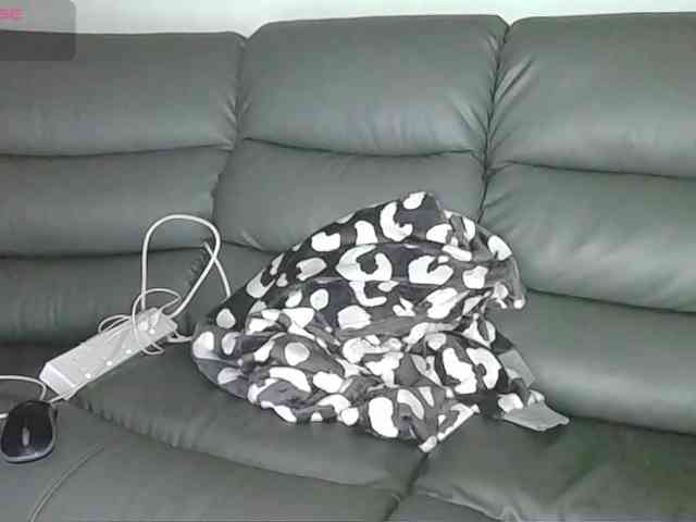 Almondmilka webcam
