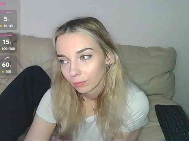 Model: Almondmilka