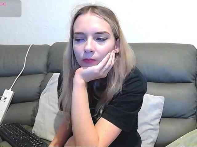 Almondmilka webcam