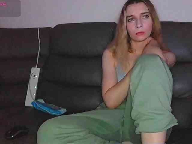 Model: Almondmilka