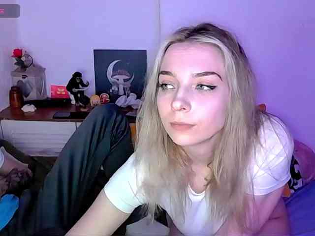 Model: Almondmilka