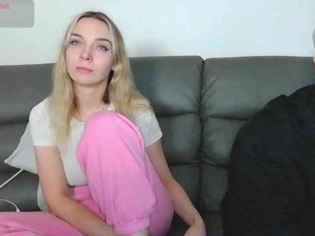 Almondmilka webcam