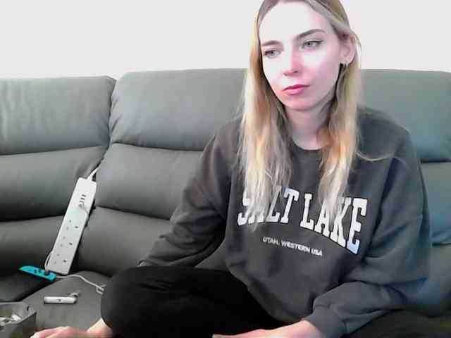 Model: Almondmilka