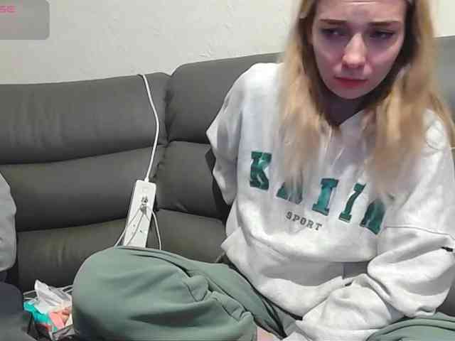 Almondmilka webcam