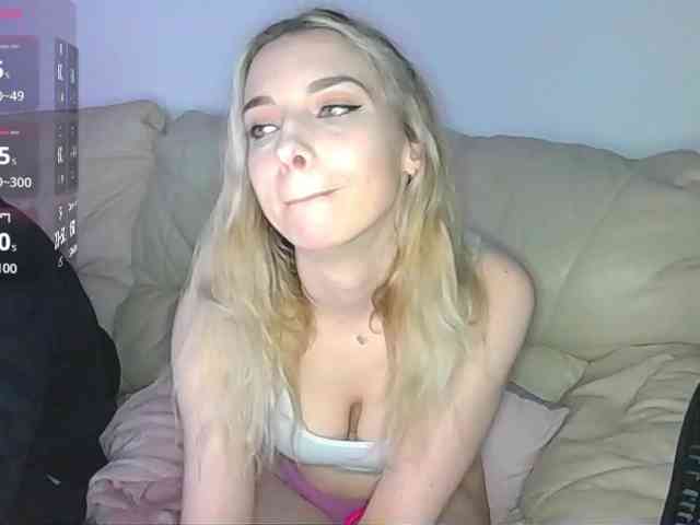 Almondmilka webcam