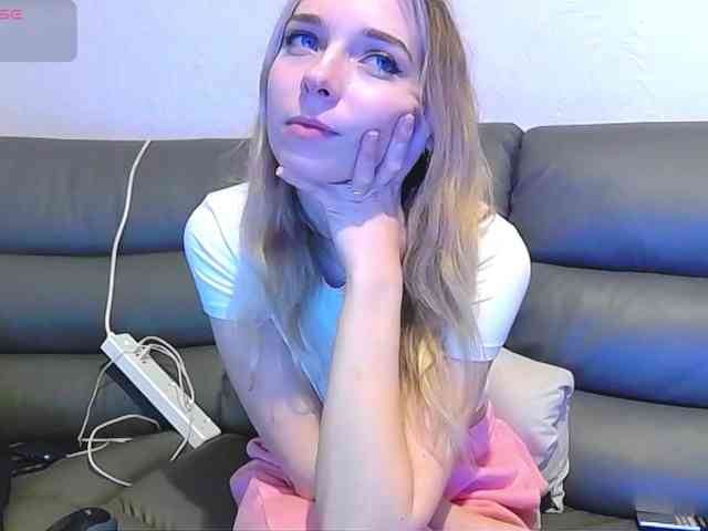Almondmilka webcam