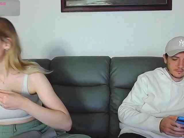 Almondmilka webcam