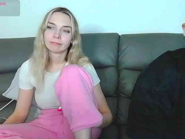 Almondmilka webcam