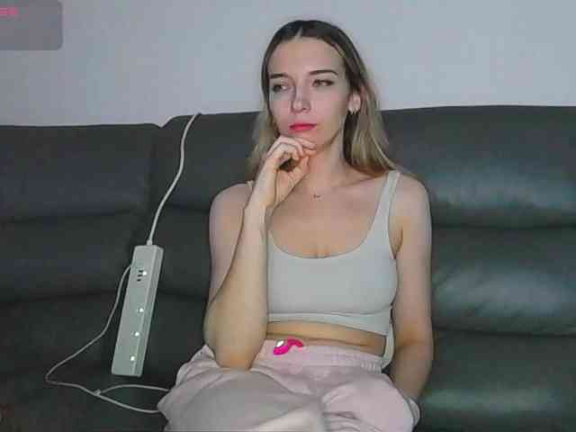 Model: Almondmilka
