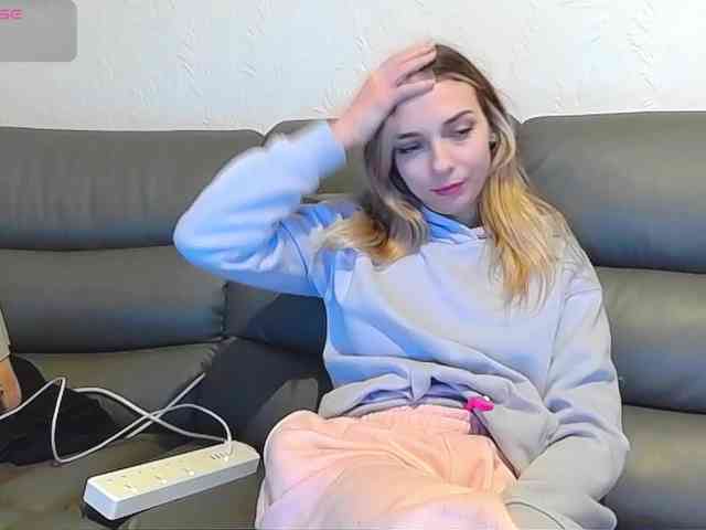Almondmilka webcam