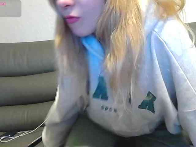Model: Almondmilka