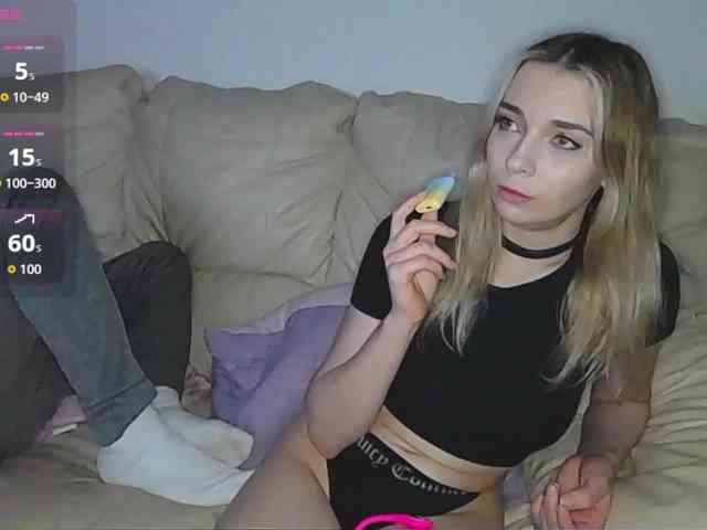 Almondmilka webcam