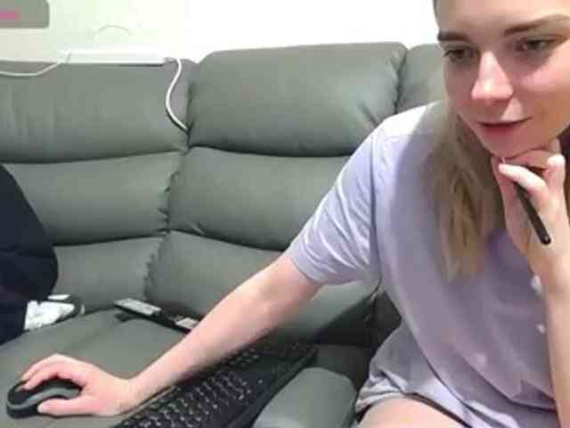 Almondmilka webcam