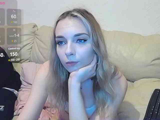 Almondmilka webcam