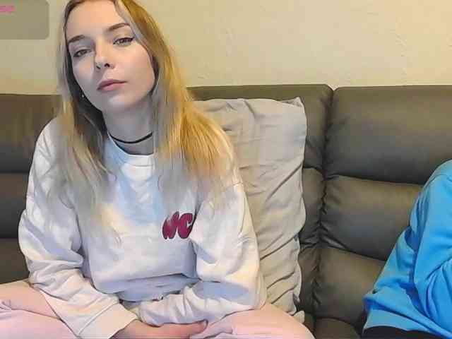 Almondmilka webcam