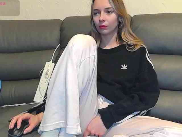 Model: Almondmilka