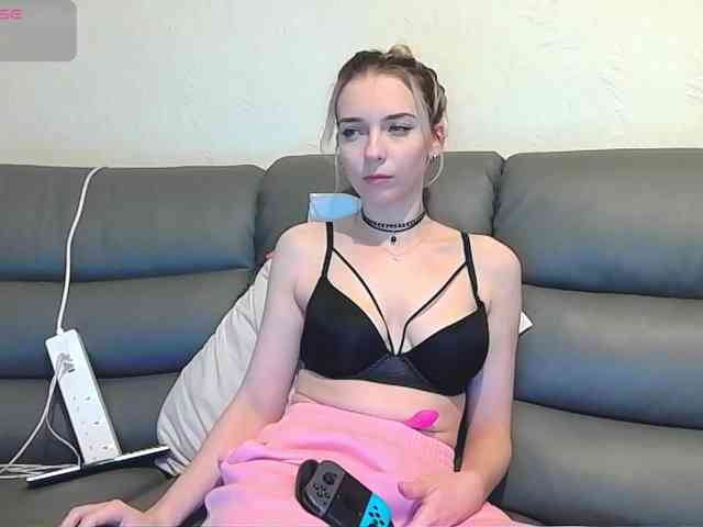 Model: Almondmilka