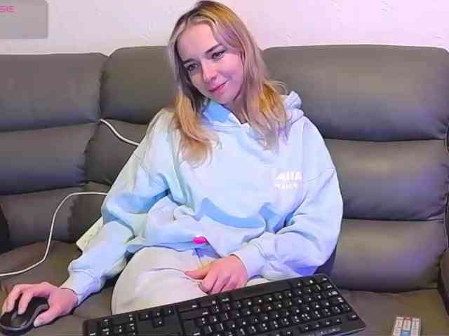 Almondmilka webcam