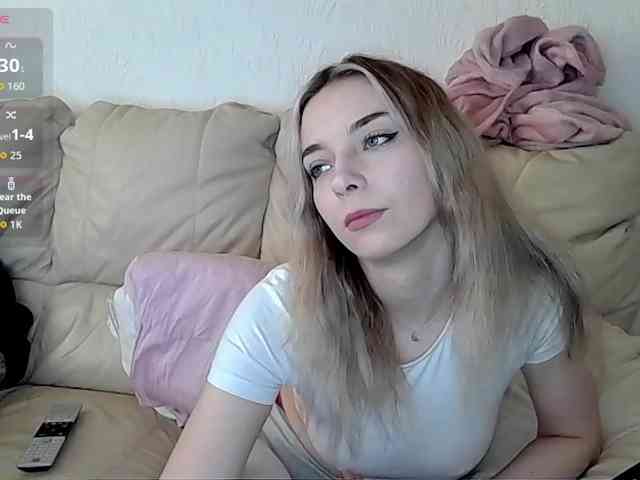 Almondmilka webcam
