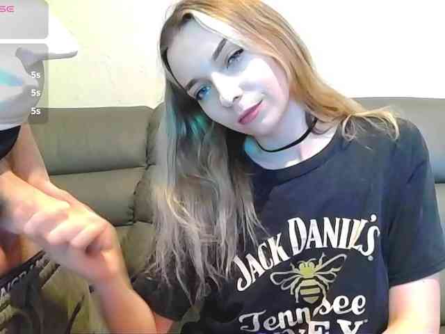 Model: Almondmilka