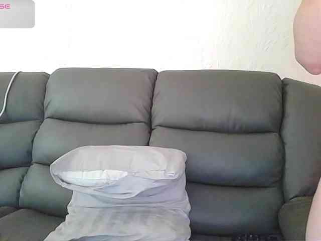 Almondmilka webcam
