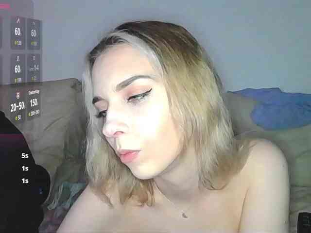 Almondmilka webcam