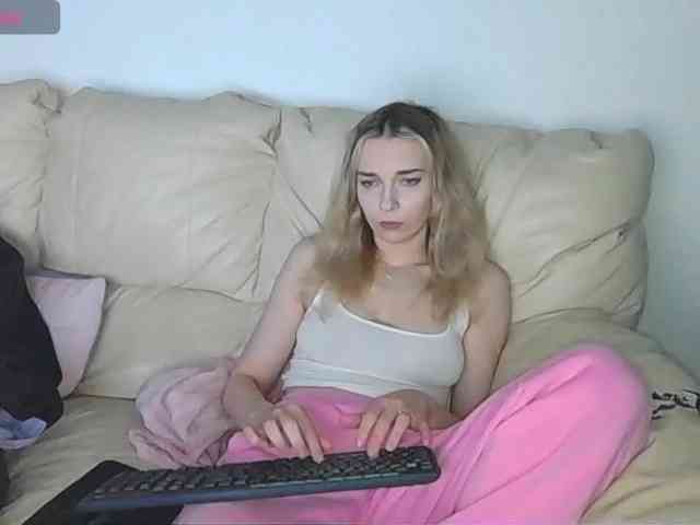 Model: Almondmilka