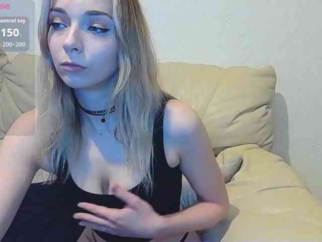 Almondmilka webcam