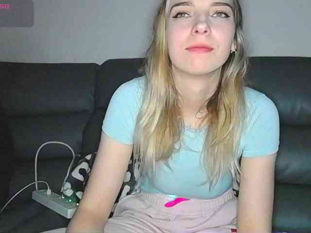 Almondmilka webcam
