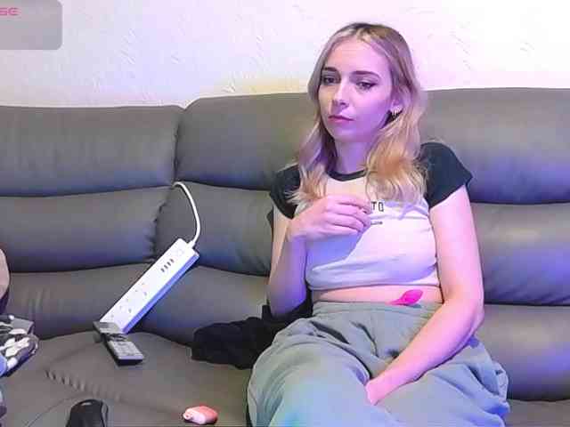 Almondmilka webcam
