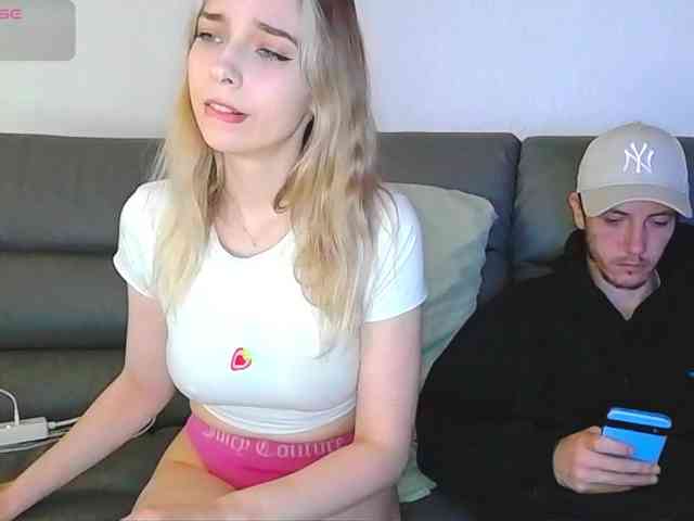 Almondmilka webcam