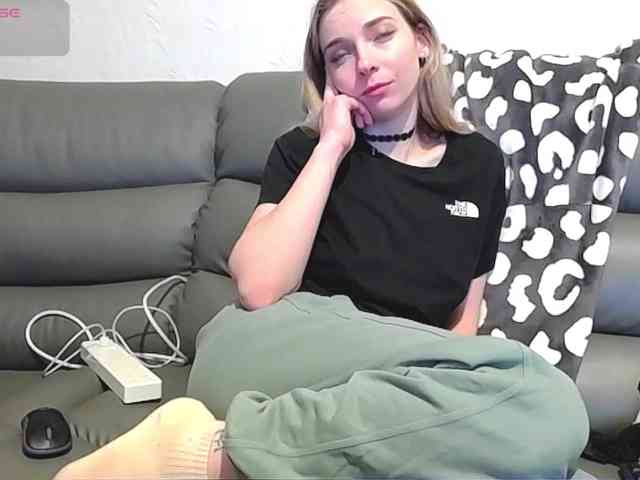Almondmilka webcam