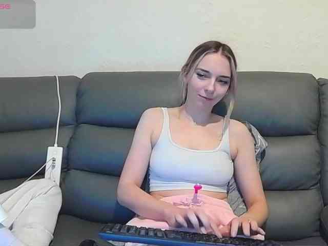 Almondmilka webcam