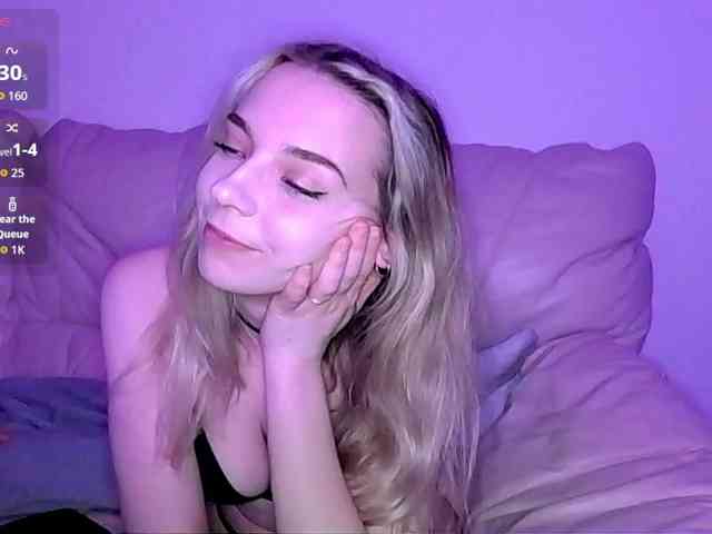 Almondmilka webcam