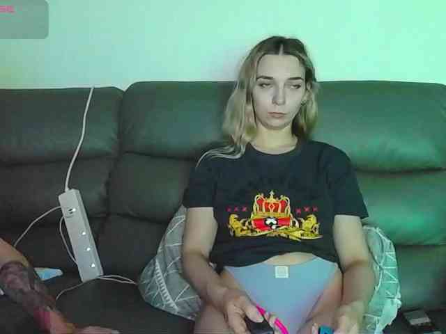 Almondmilka webcam