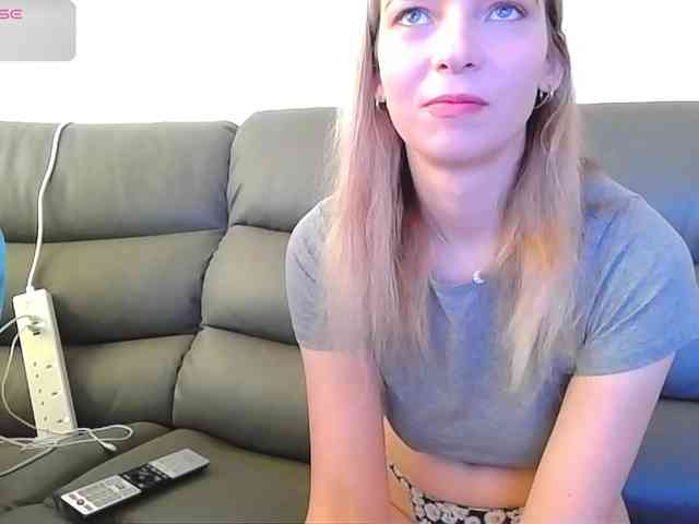 Almondmilka webcam