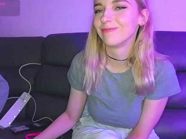 Almondmilka webcam