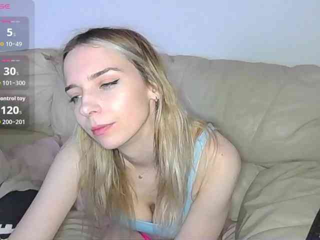 Model: Almondmilka