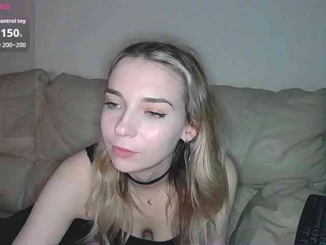 Almondmilka Live Webcam on BongaCams