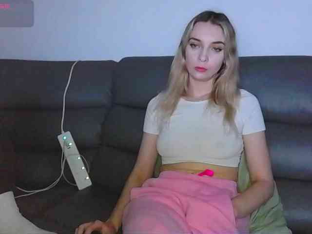 Almondmilka webcam