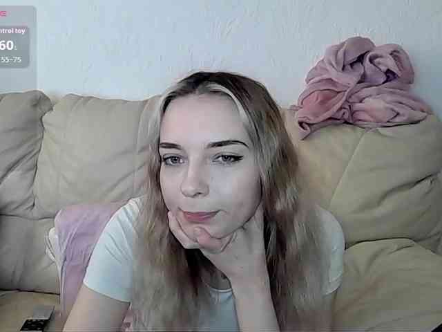 Almondmilka webcam
