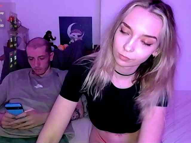 Almondmilka webcam