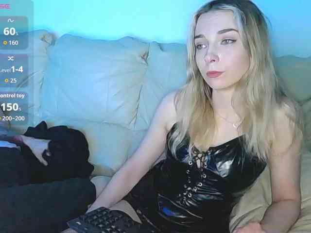 Model: Almondmilka