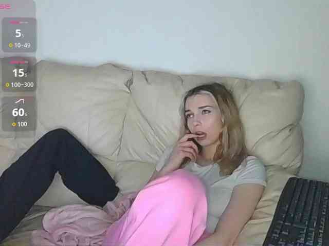 Model: Almondmilka