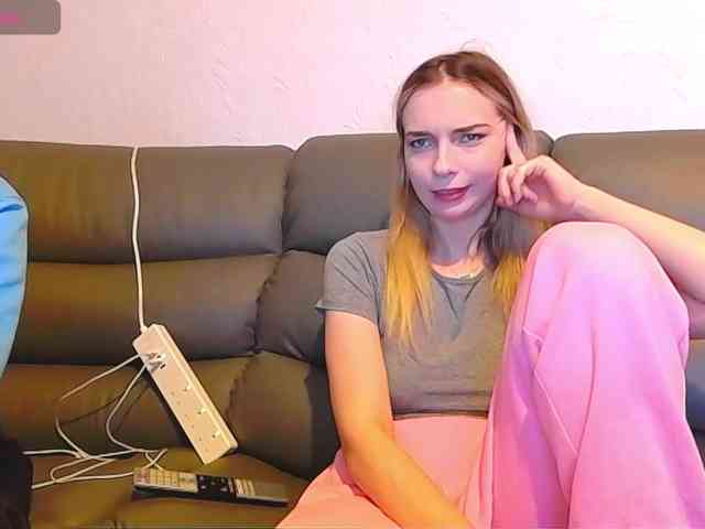Model: Almondmilka