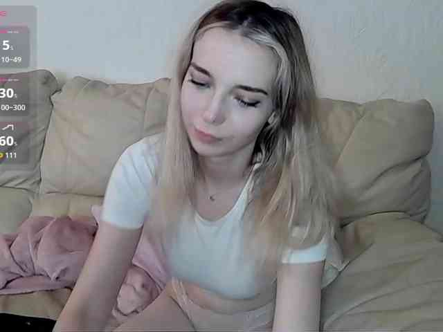 Almondmilka webcam