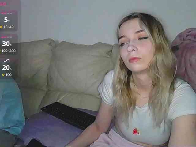 Almondmilka webcam